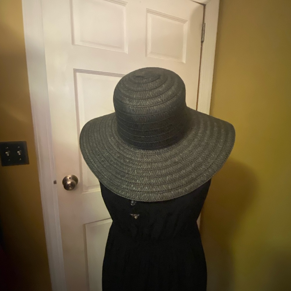 Black sun hat